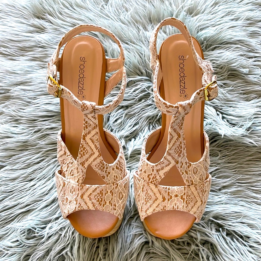 ShoeDazzle Beige Lace Platform Sandals